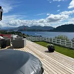 House With Oceanview, 4 Bedrooms, Close To Bergen Вилла