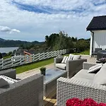 House With Oceanview, 4 Bedrooms, Close To Bergen *