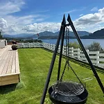 House With Oceanview, 4 Bedrooms, Close To Bergen *