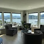 House With Oceanview, 4 Bedrooms, Close To Bergen *
