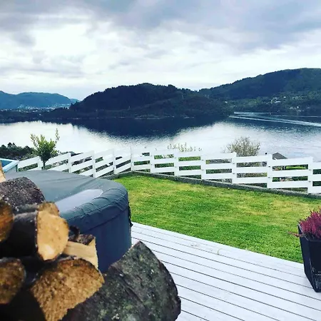 House With Oceanview, 4 Bedrooms, Close To Bergen * Alversund