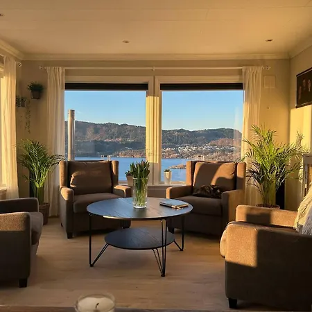 House With Oceanview, 4 Bedrooms, Close To Bergen *