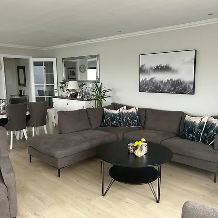 House With Oceanview, 4 Bedrooms, Close To Bergen Alversund