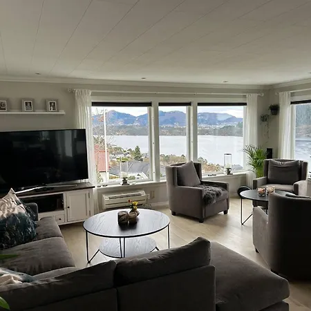 House With Oceanview, 4 Bedrooms, Close To Bergen * Alversund