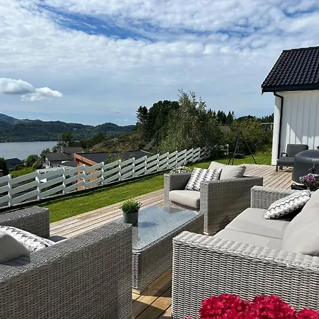 House With Oceanview, 4 Bedrooms, Close To Bergen *