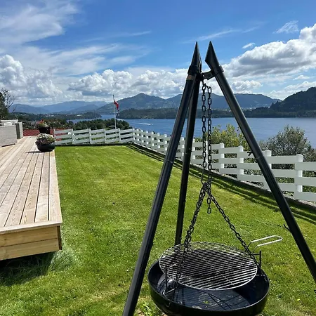 House With Oceanview, 4 Bedrooms, Close To Bergen *