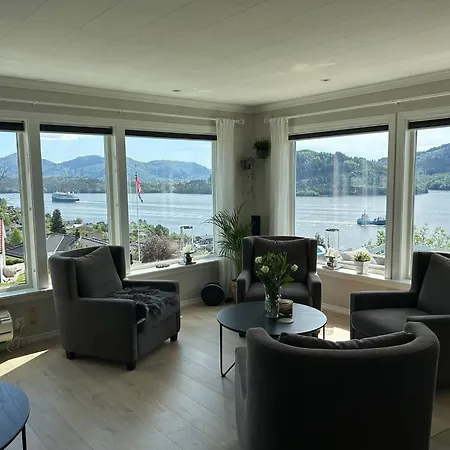 House With Oceanview, 4 Bedrooms, Close To Bergen *