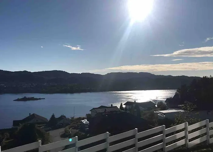House With Oceanview, 4 Bedrooms, Close To Bergen Alversund