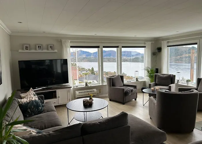 House With Oceanview, 4 Bedrooms, Close To Bergen * Alversund