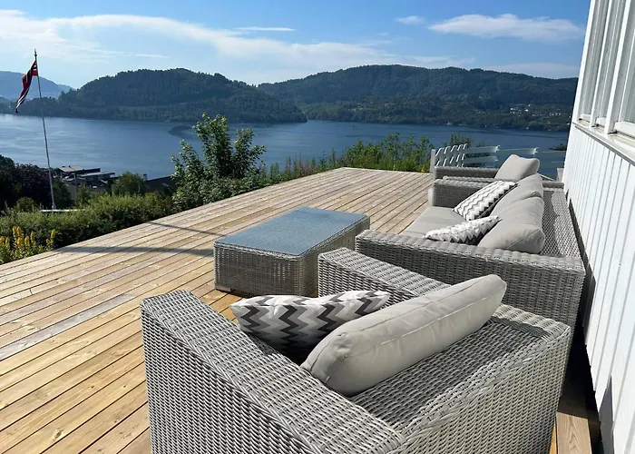 House With Oceanview, 4 Bedrooms, Close To Bergen *