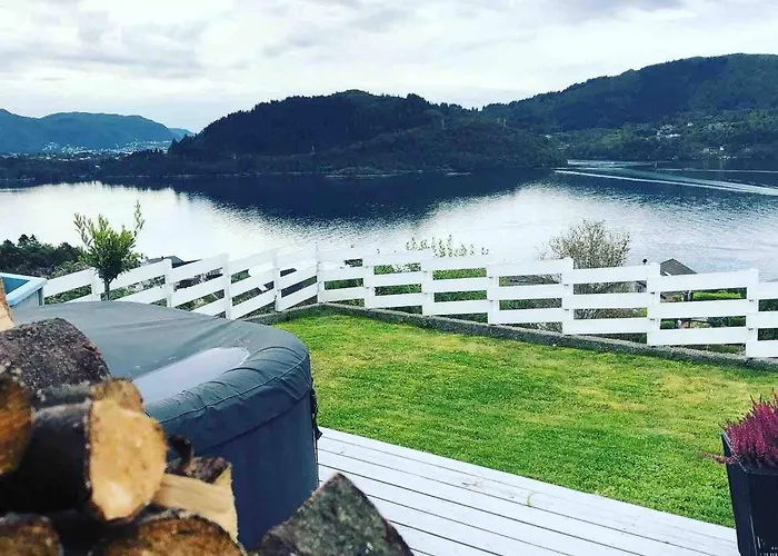 House With Oceanview, 4 Bedrooms, Close To Bergen * Alversund