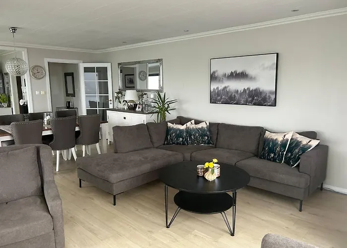 House With Oceanview, 4 Bedrooms, Close To Bergen Alversund